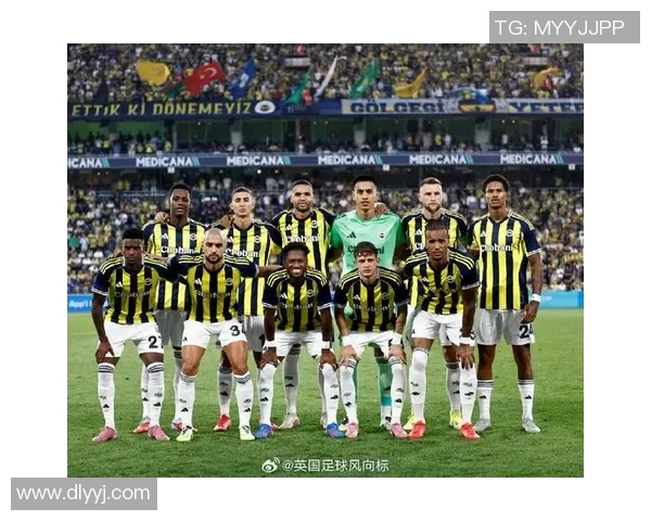 冬季时尚风向标足球明星们的外套搭配秘籍揭秘