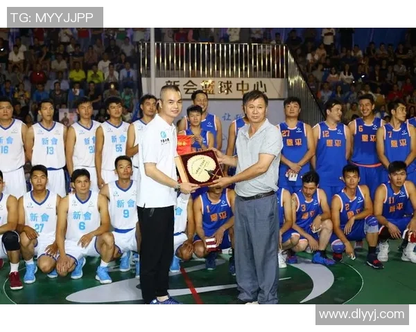 南京篮球队展现出色团队协作能力助力联赛表现分析