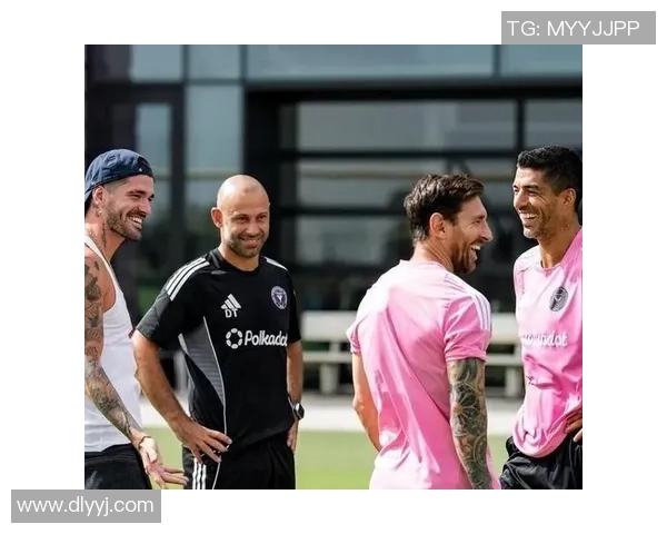 足球明星亲临NBA现场观赛引发球迷热议与互动盛况