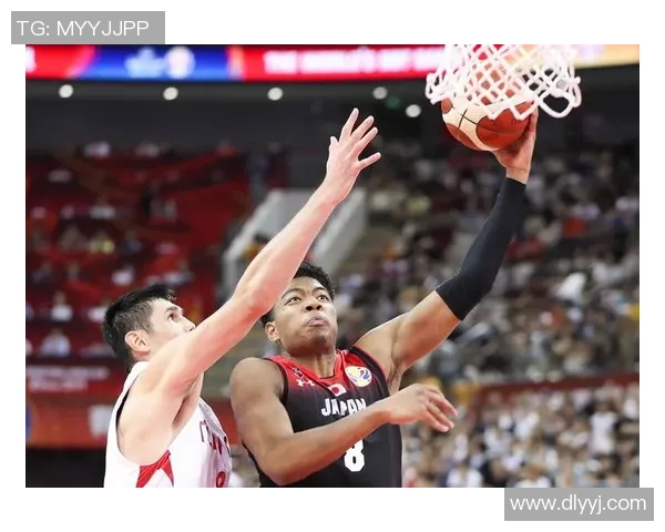 深入分析上海篮球队反击战术的特点与应用策略 深入分析上海篮球队反击战术的特点与应用策略