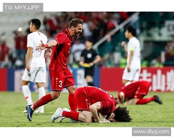 足球明星与女粉丝的秘密恋情曝光引发舆论热议与球迷失望 足球明星与女粉丝的秘密恋情曝光引发舆论热议与球迷失望