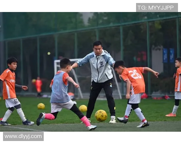 足球明星车什么根揭示了他背后的故事与奋斗历程让我们一起走进他的世界 足球明星车什么根揭示了他背后的故事与奋斗历程让我们一起走进他的世界