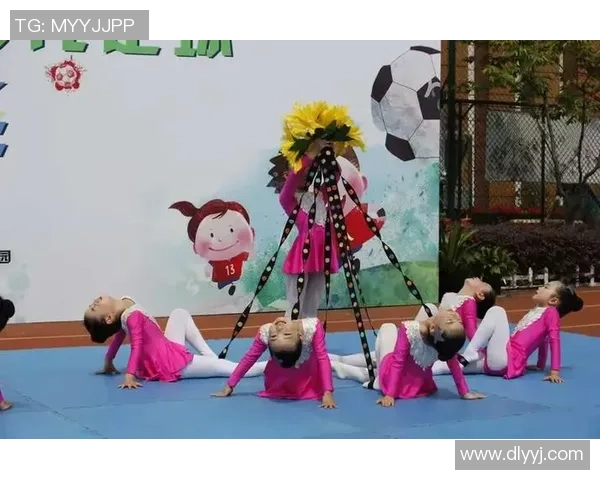 模仿某国足球明星的技巧与风格解析，助你在球场上闪耀光芒